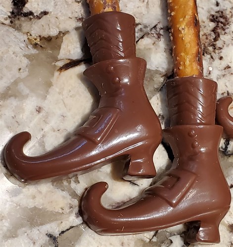 **Halloween Witch's feet pretzel rod pack