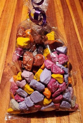 Chocolate "rocks" in milk chocolate